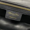 M9242 迪奥 CARO 中号手袋 柔软牛皮革藤格纹 黑色