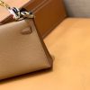 爱马仕 Mini kelly 迷你凯莉 太妃金 掌纹小牛皮 全手工缝制 臻品级别 银扣 19cm 现货