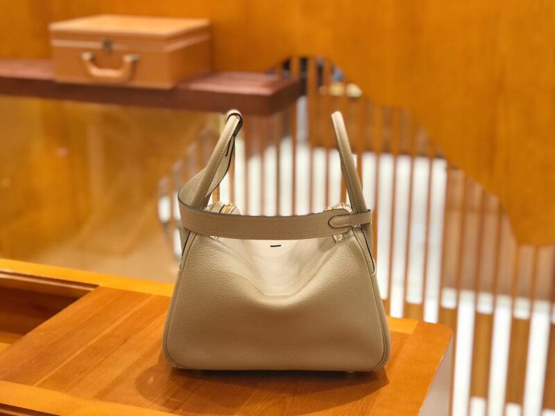 爱马仕 Lindy 26cm 斑鸠灰 Togo 牛皮 金扣 原版蜜蜡线 顶级手缝 - Image 2