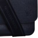 M32699 Louis Vuitton 路易威登 极光蓝Taiga皮革男士手袋（小号）