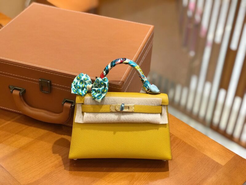 爱马仕 Mini Kelly 二代 19cm 进口掌纹牛皮 9D琥珀黄 金扣 全手工缝制 高订鳄鱼工序 - Image 7