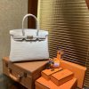 29c730cdd670f2f.jpg 爱马仕 Birkin铂金包 羊毛白 一级皮 雾面尼罗鳄鱼皮 进口原料 顶级手缝工艺 30cm
