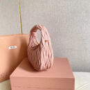 miumiu缪缪*Matelasse系列5BC125手袋浅粉色免检版