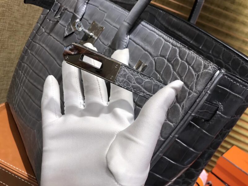 爱马仕 Birkin铂金包 斑鸠灰 美洲鳄鱼 方块 进口原料 顶级手缝工艺 银扣 35cm - Image 4
