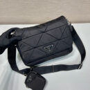 Prada*Re-Edition系列邮差包1BD290免检版