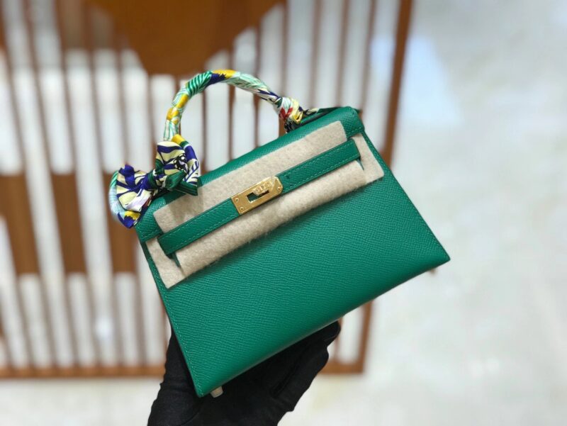 爱马仕 Mini Kelly 二代 19cm 进口掌纹牛皮 U4丝绒绿 金扣 全手工缝制 高订鳄鱼工序 - Image 4