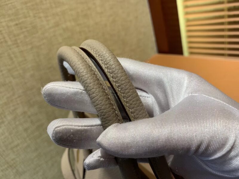 爱马仕 Birkin铂金包 斑鸠灰 德国togo小牛皮 原版蜜蜡线 顶级手缝 金扣 30cm - Image 3