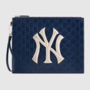 547796 Gucci NY Yankees™ 贴饰 经典GG帆布 手拿包 蓝色