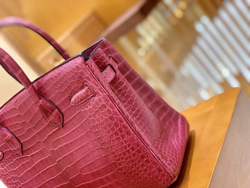 爱马仕 Birkin 铂金包 石榴红 倒V 一级皮 湾鳄鱼皮 臻品级别 金扣 30cm - Image 3