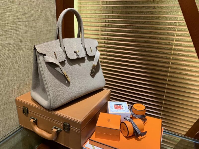 爱马仕 Birkin铂金包 斑鸠灰 德国togo小牛皮 原版蜜蜡线 顶级手缝 金扣 30cm - Image 6