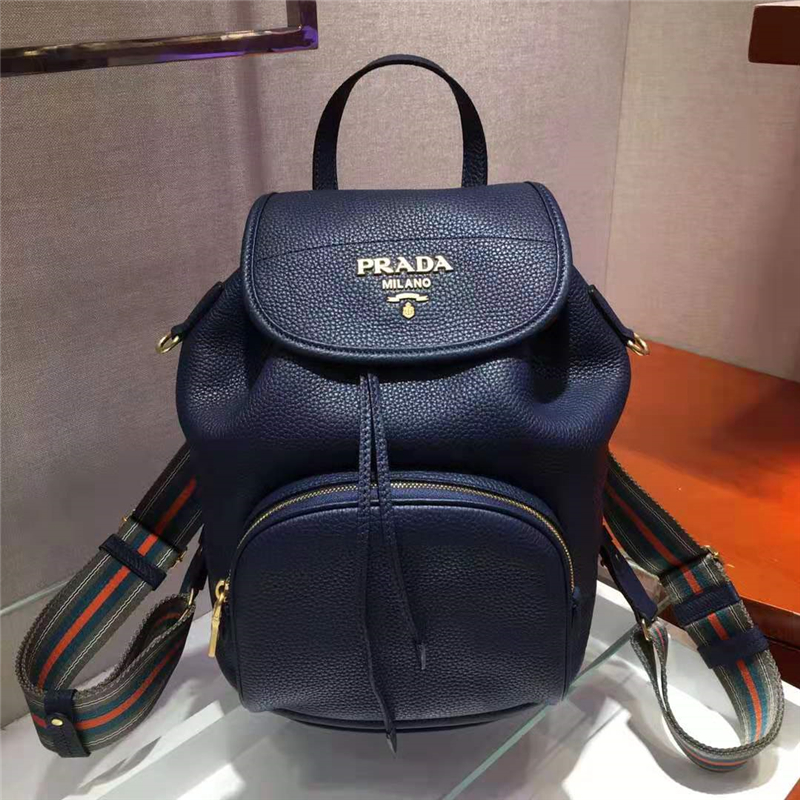 1BZ035 Prada女包 鹿皮纹牛皮 抽绳翻盖肩背包 普拉达双肩包 深蓝色