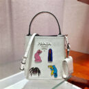 1BA217 Prada女包 Prada Panier 珐琅金属贴花 Saffiano皮革 Prada手袋 白色