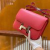 39256ff28bf6197.jpg 爱马仕 Constance 空姐包 桃红色 掌纹牛皮 全手工缝制 银扣 18cm 现货