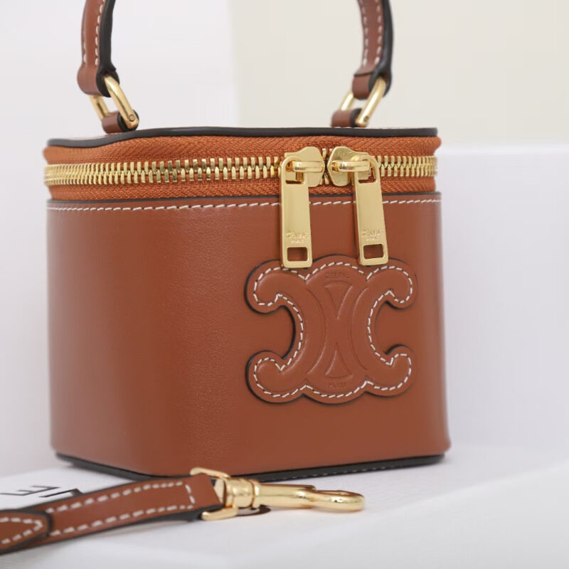 Celine*Triomphe系列手提袋10J762棕色免检版 - Image 6