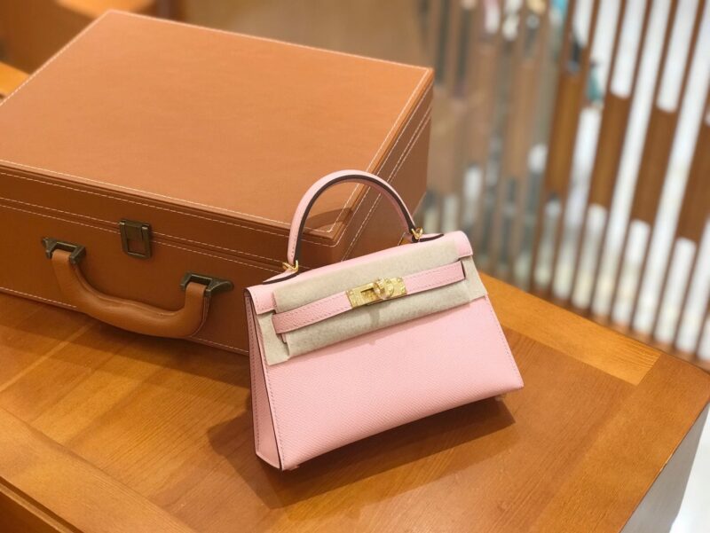 爱马仕 Mini Kelly 二代 19cm 进口掌纹牛皮 3Q奶昔粉 金扣 全手工缝制 高订鳄鱼工序 - Image 6