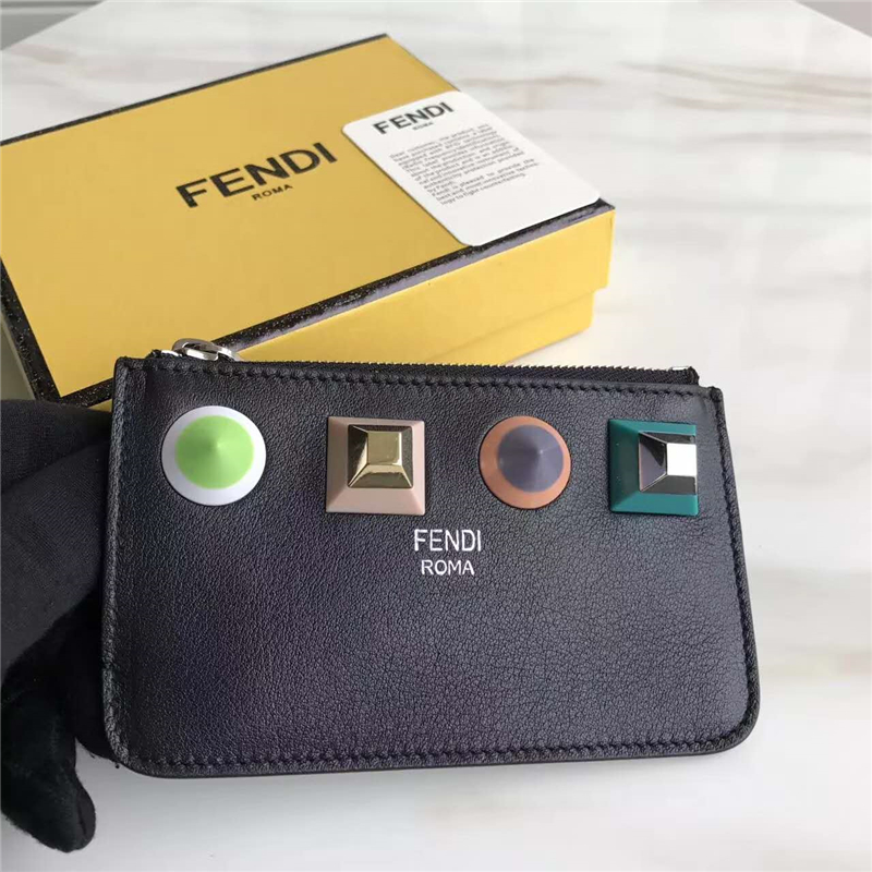 FENDI 芬迪 1513 2017新款女士皮质铆钉装饰短款拉链零钱包 黑色