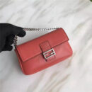 212 FENDI 芬迪 时装秀MICRO BAGUETTE 翻盖双F 链条 手提斜挎包 砖红色