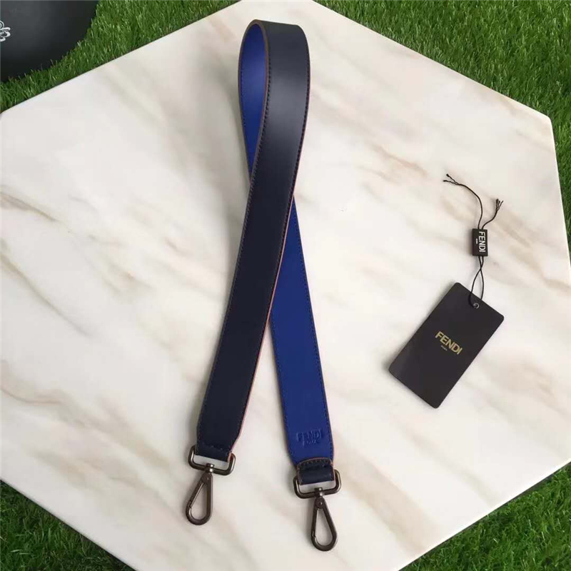 700 Fendi芬迪 Strap You 男庄 撞色肩带 黑配蓝