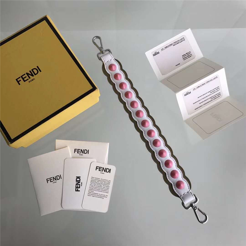 825 Fendi芬迪 拼色肩带 粉色锥形铆钉 炫彩短肩带 白拼啡