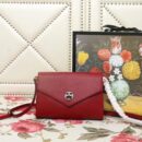 527857 GUCCI 2018秋冬 咆哮虎头装饰 翻盖 肩背包 红色