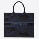 M1286 Dior Book Tote 大号手袋 蓝色迷彩刺绣