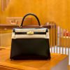 47d2c1779ae1b6e.jpg 爱马仕 Kelly 25cm 经典黑 银扣 BOX猫爪纹牛皮 全手工缝制 臻品工序