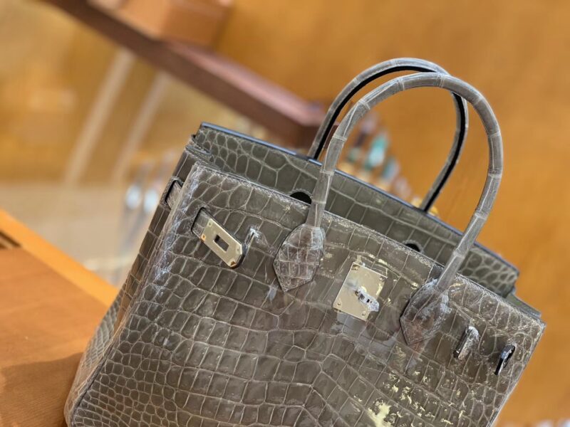 爱马仕 Birkin 铂金包 斑鸠灰 一级皮 尼罗鳄鱼皮 臻品级别 银扣 30cm - Image 6
