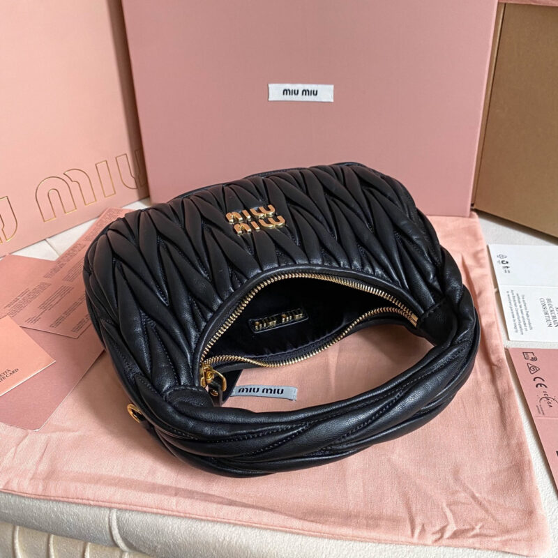 miumiu缪缪*Matelasse系列5BC125手袋黑色免检版 - Image 8