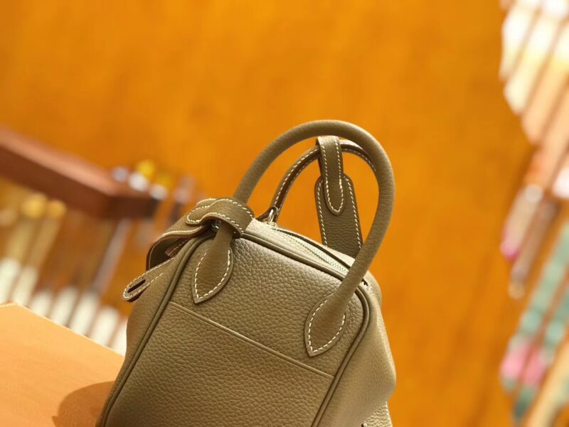 爱马仕 Mini Lindy 18cm 大象灰 Togo牛皮 银扣 原版蜜蜡线 顶级手工缝制 - Image 4