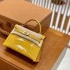 52fbe71213e897e.jpg 爱马仕 Mini Kelly 迷你凯莉 琥珀黄 一级美洲鳄鱼皮 臻品级别 金扣 19cm