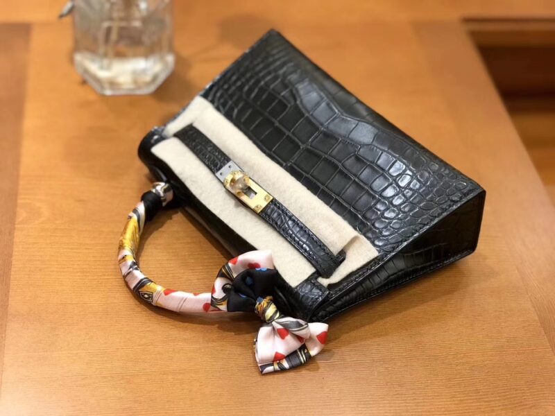 爱马仕 mini Kelly 迷你凯莉 经典黑 一级美洲雾面鳄鱼皮 金扣 19cm - Image 9