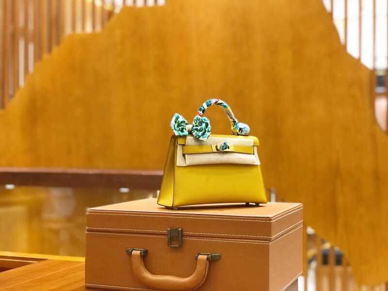 爱马仕 Mini Kelly 二代 19cm 进口掌纹牛皮 9D琥珀黄 金扣 全手工缝制 高订鳄鱼工序 - Image 2