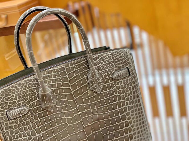 爱马仕 Birkin 铂金包 斑鸠灰 倒V 一级皮 湾鳄鱼皮 臻品级别 银扣 30cm - Image 3