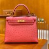 爱马仕 Kelly 凯莉包 唇膏粉 樱花粉 鸵鸟皮 全手工缝制 金扣 28cm 现货