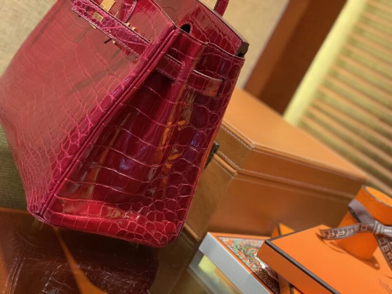 爱马仕 Birkin铂金包 石榴红 一级皮 尼罗鳄鱼 进口原料 顶级手缝工艺 30cm - Image 4