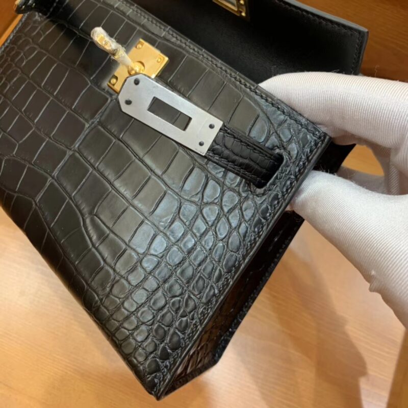 爱马仕 mini Kelly 迷你凯莉 经典黑 一级美洲雾面鳄鱼皮 金扣 19cm - Image 4