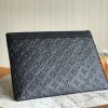 71891532314793.jpg M62903 LV Pochette Apollo 手袋 LV男包 LV全皮压花系列 LV手包