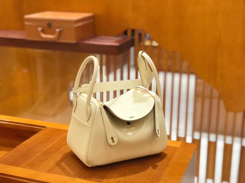 爱马仕 Lindy 26cm 奶昔白 Togo 牛皮 金扣 原版蜜蜡线 顶级手缝