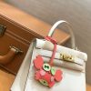 747cc6a9b77687c.jpg 爱马仕 mini Kelly 奶昔白 金扣 德国进口掌纹皮 全手工缝制