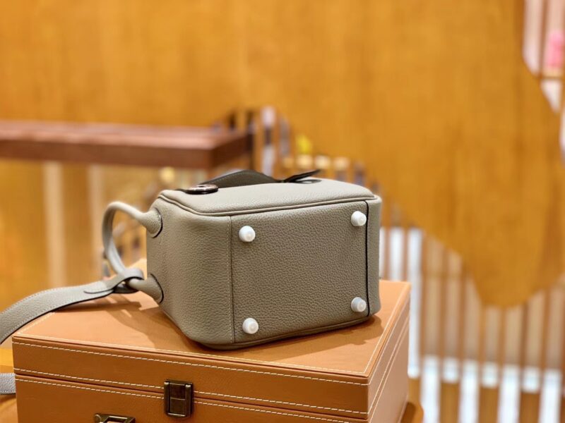 爱马仕 Mini Lindy 18cm 沥青灰 银扣 Togo 小牛皮 全手工缝制 - Image 2