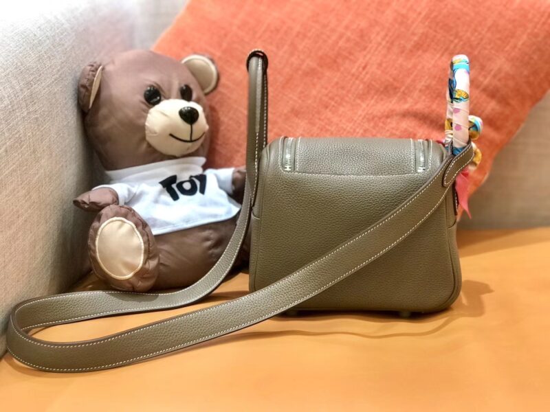 爱马仕 Lindy 18cm 大象灰 银扣 小牛皮 全手工缝制 - Image 3