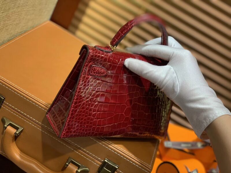 爱马仕 Mini Kelly 枣红色 一级美洲鳄鱼皮 全手工缝制 臻品级别 金扣 19cm 2代 - Image 3
