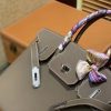 7bb799ab20e71a0.jpg 爱马仕 Birkin铂金包 大象灰 德国进口小牛皮 顶级品质全手工缝制 银扣 30cm