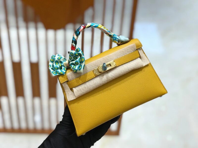 爱马仕 Mini Kelly 二代 19cm 进口掌纹牛皮 9D琥珀黄 金扣 全手工缝制 高订鳄鱼工序 - Image 4