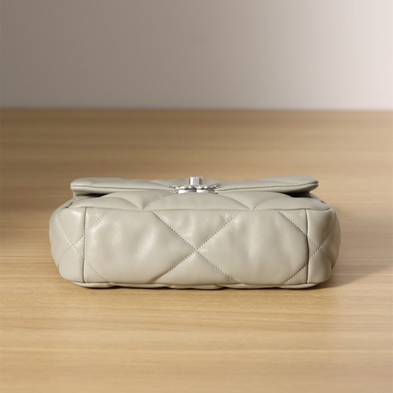 Chanel 19Bag系列羊皮单肩包灰色免检版 - Image 6