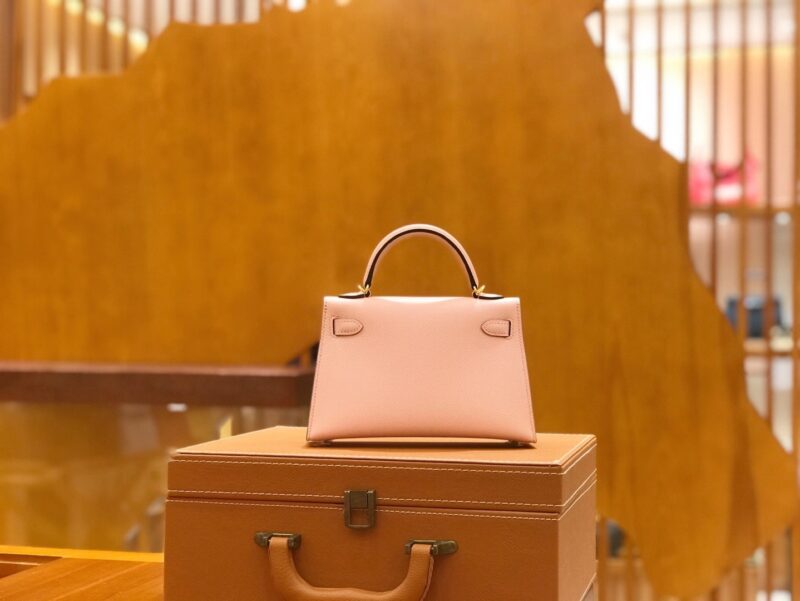爱马仕 Mini Kelly 二代 19cm 进口掌纹牛皮 3Q奶昔粉 金扣 全手工缝制 高订鳄鱼工序 - Image 3
