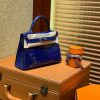 8d2b91db71cc0a8.jpg 爱马仕 Mini Kelly 宝蓝色 一级美洲鳄鱼皮 全手工缝制 臻品级别 银扣 19cm 2代