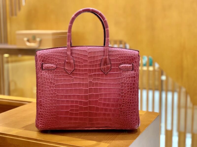 爱马仕 Birkin 铂金包 石榴红 倒V 一级皮 湾鳄鱼皮 臻品级别 金扣 30cm - Image 2