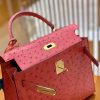 爱马仕 Kelly 凯莉包 陶瓷粉 鸵鸟皮 全手工缝制 金扣 28cm 现货
