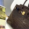 8f99c07cbaf65f1.jpg 爱马仕 Birkin铂金包 深咖啡色 亮面鳄鱼 金扣 25cm
